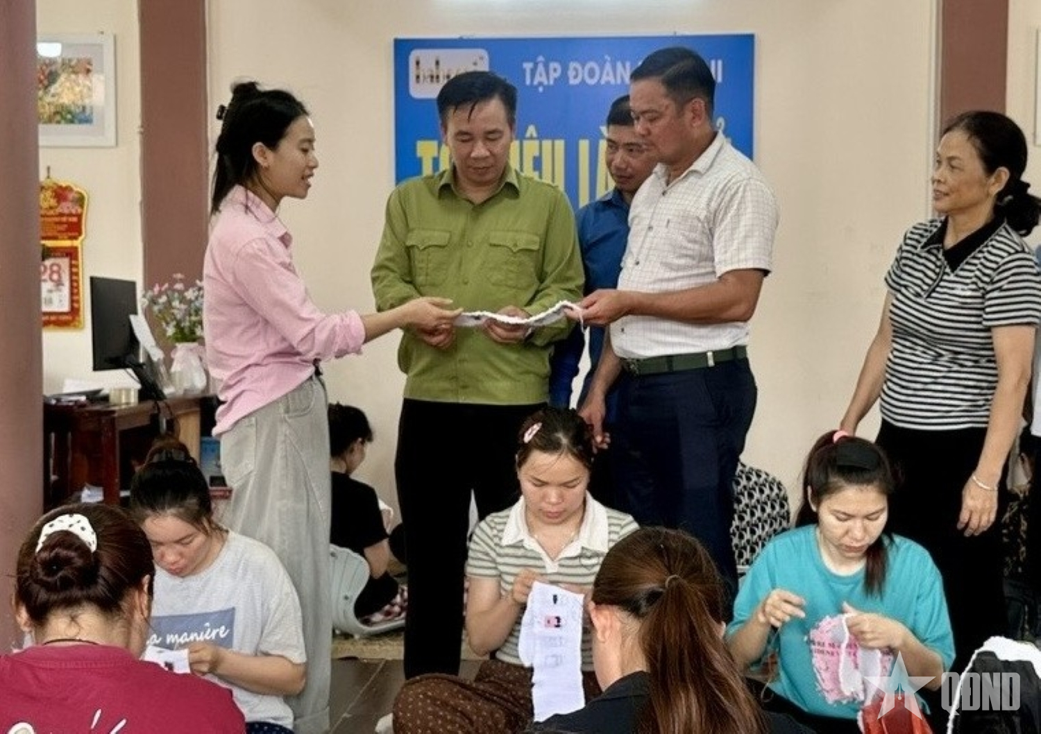 Lớp học thêu Làng Nủ